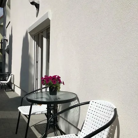White Crow House Apartman Hévíz