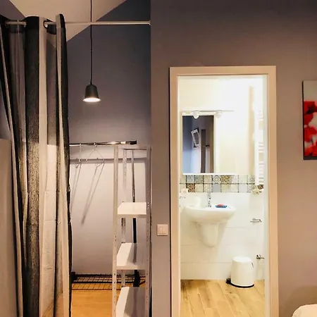 Apartamento White Crow House