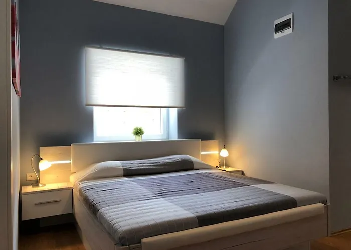 Apartment White Crow House *